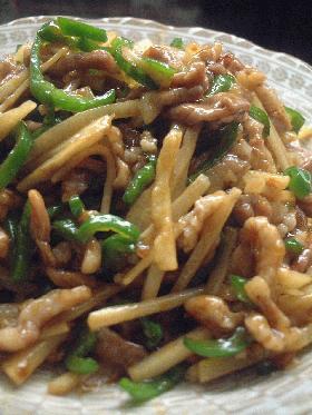 簡単なのにご馳走??スーパーで細切りにした筍が安く売っているのでよく作ります。幼児がいるので噛み切りやすいようにピーマンは横に切りました。